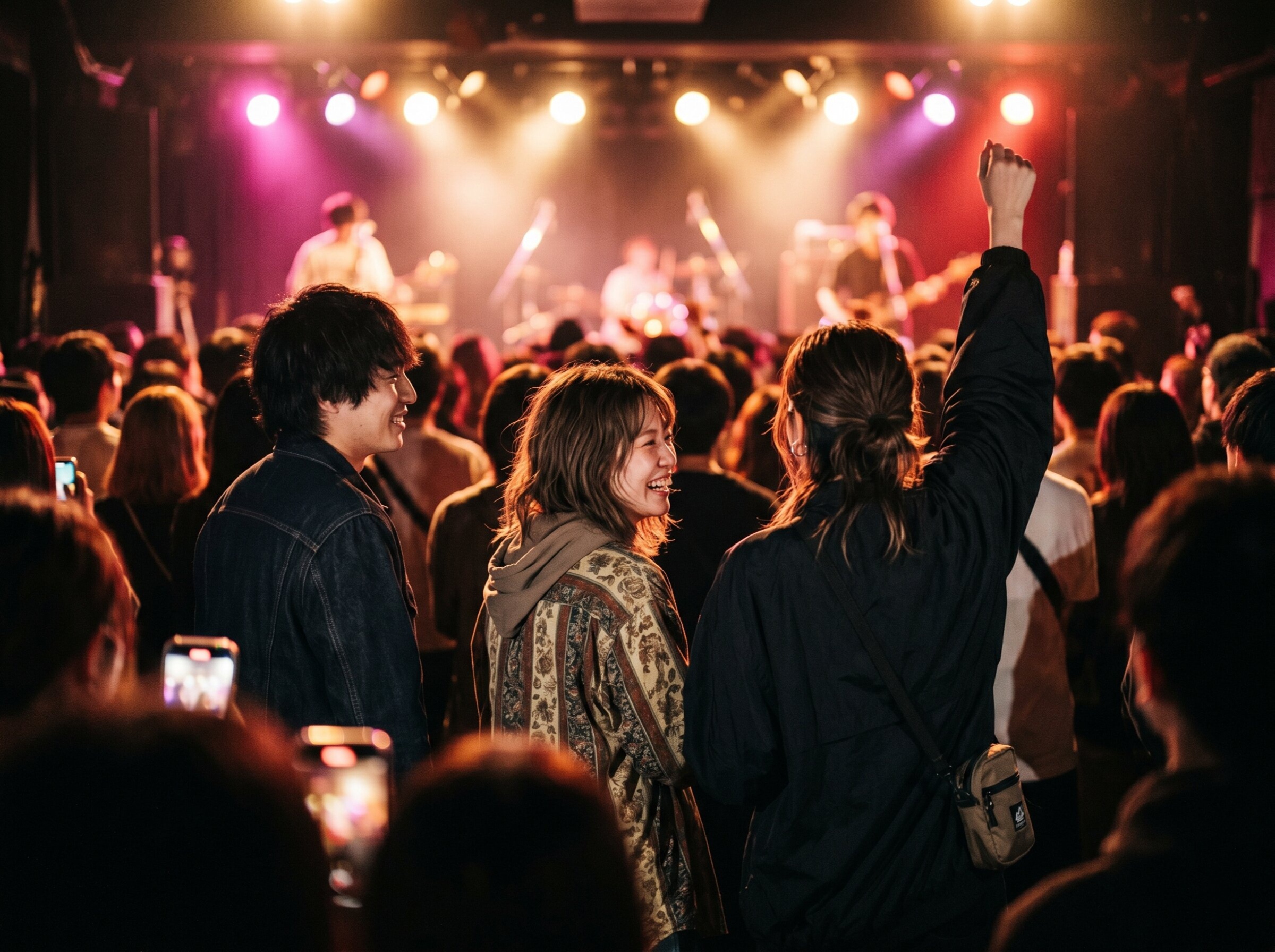 同じアーティストが好きな仲間とライブを楽しむイメージ